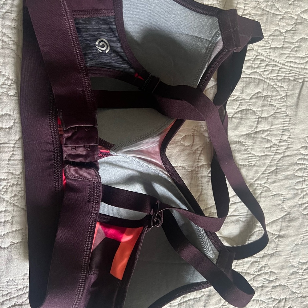 Sports bra - Picture 2 of 3